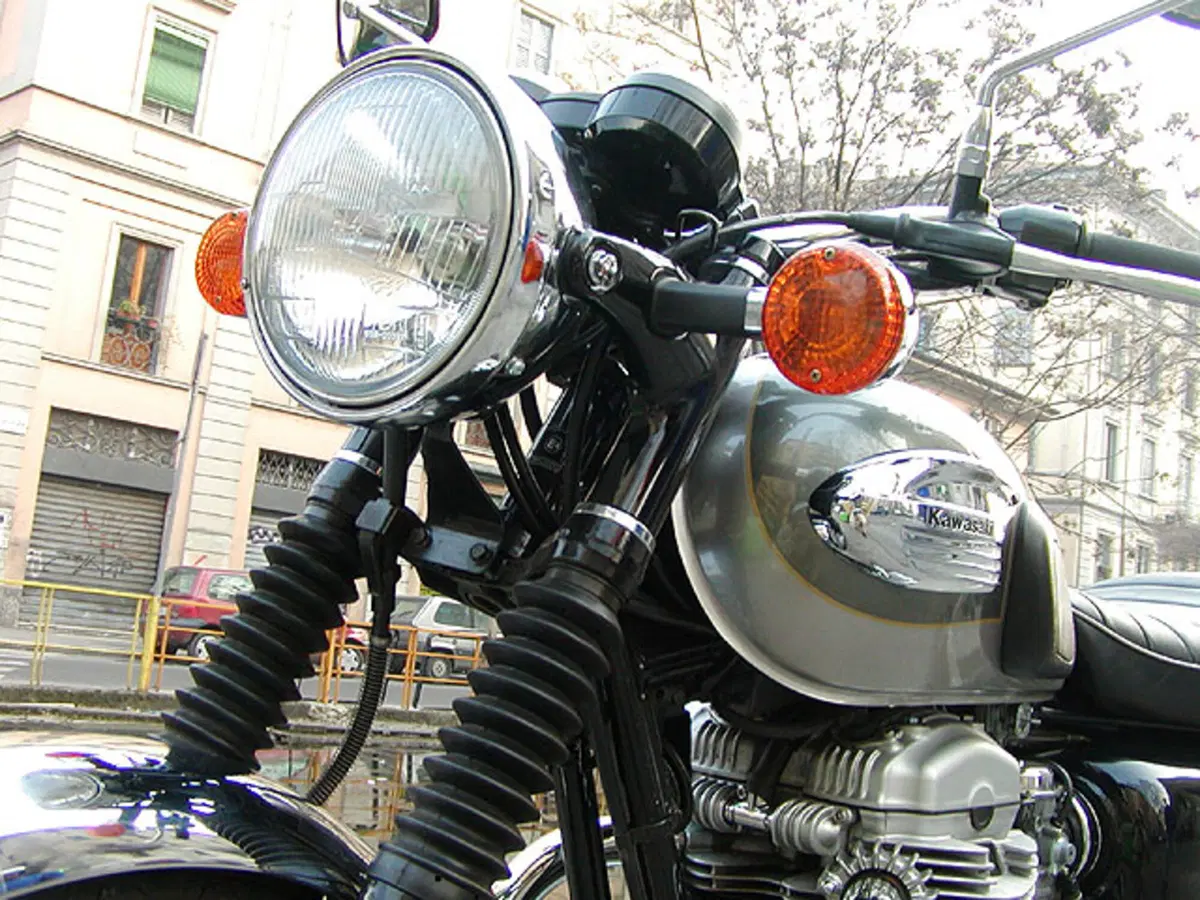 KAWASAKI W 650 (7)