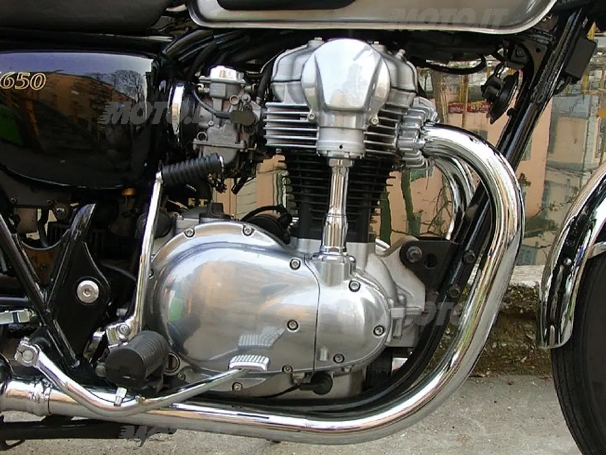 KAWASAKI W 650 (10)