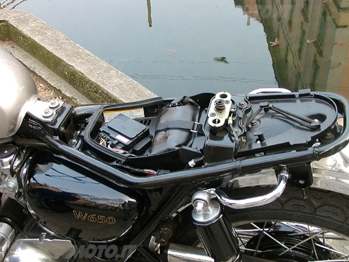 KAWASAKI W 650 (11)