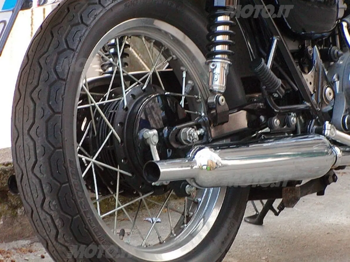 KAWASAKI W 650 (13)