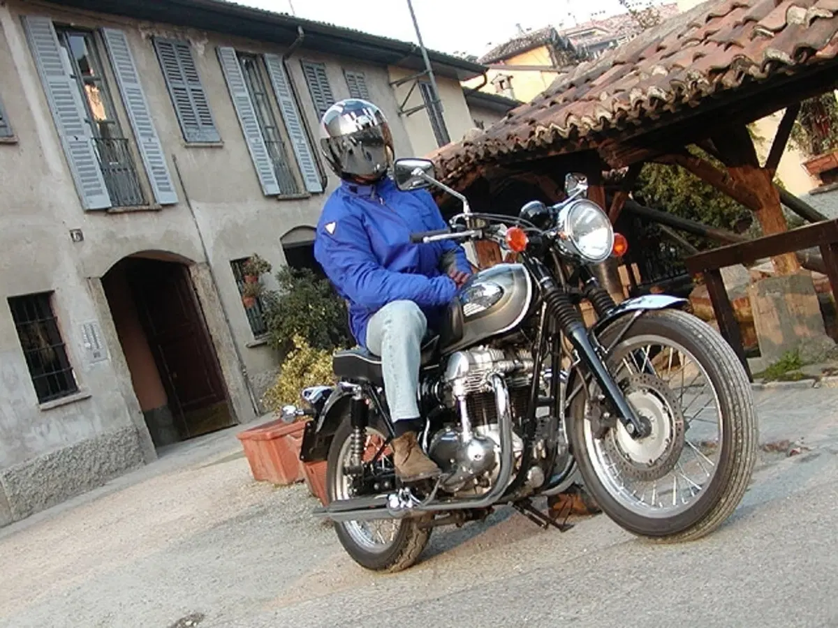 KAWASAKI W 650 (14)