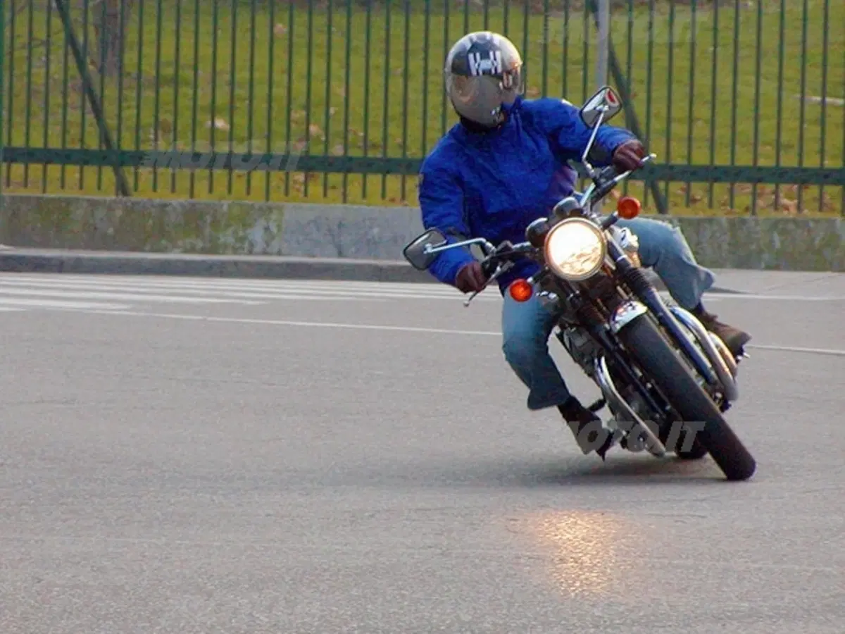 KAWASAKI W 650 (17)