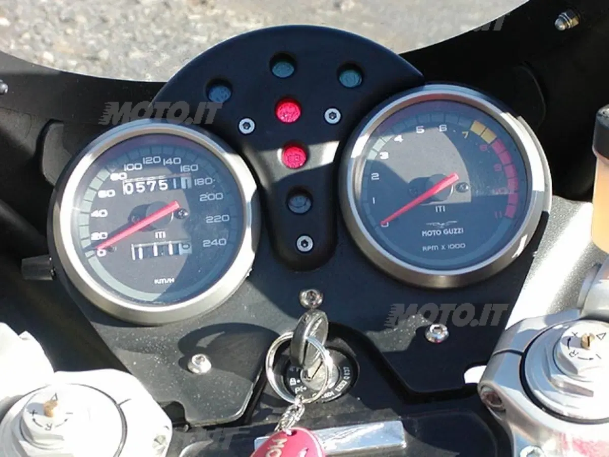 MOTO GUZZI V11 Le Mans (9)