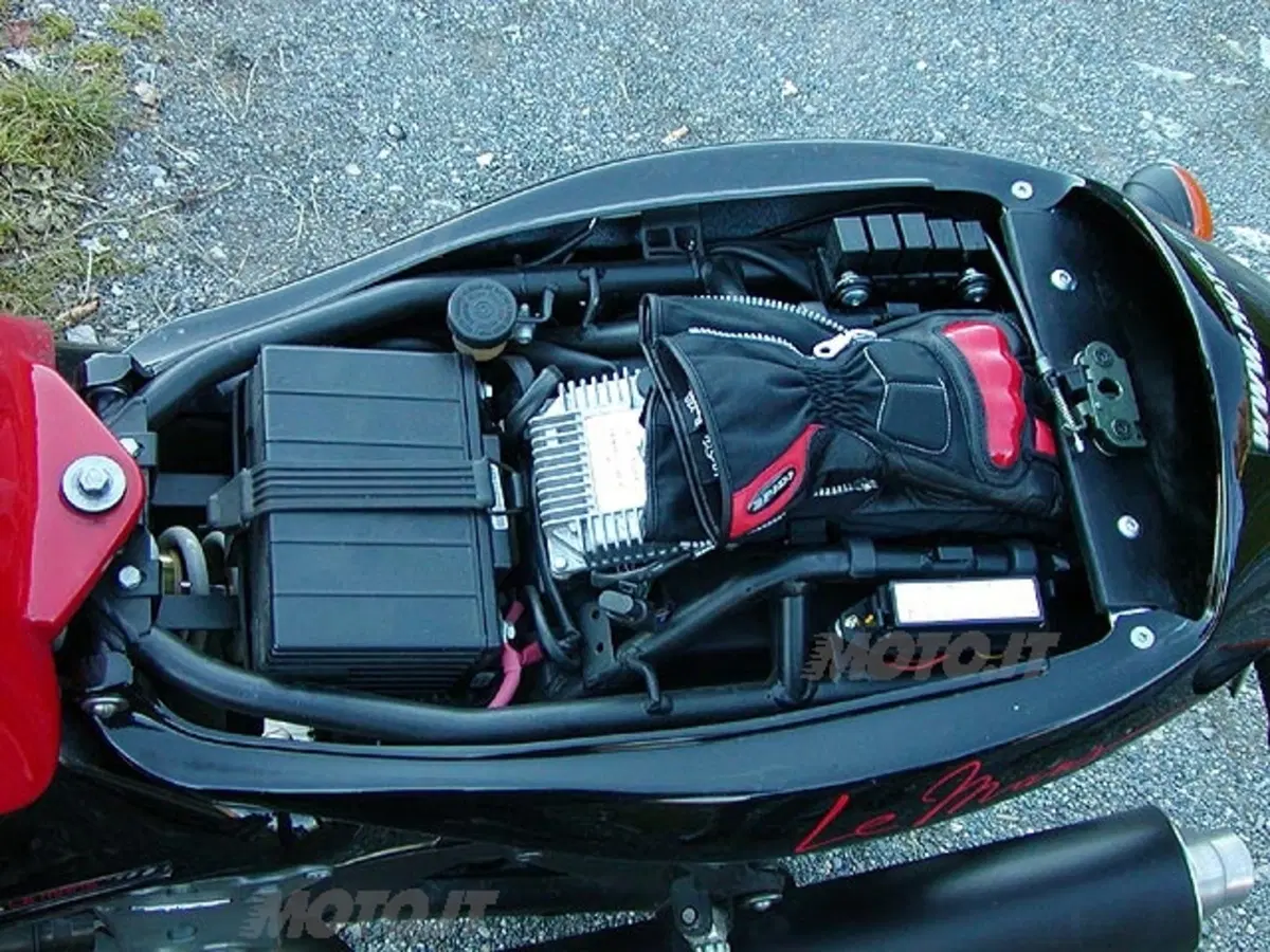MOTO GUZZI V11 Le Mans (13)