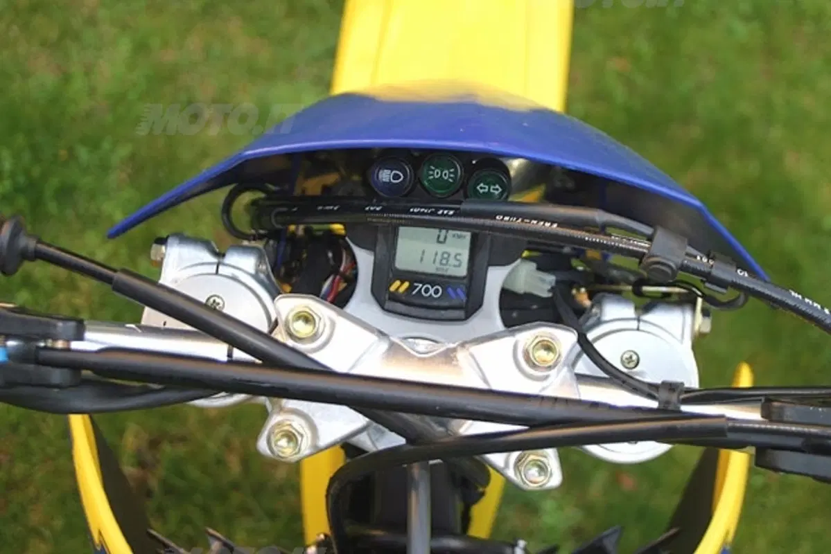 HUSQVARNA WR 250 e TE 250 (9)