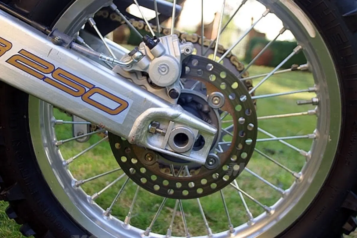 HUSQVARNA WR 250 e TE 250 (19)