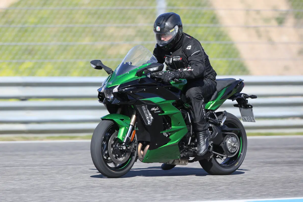 Kawasaki Ninja H2 SX (6)