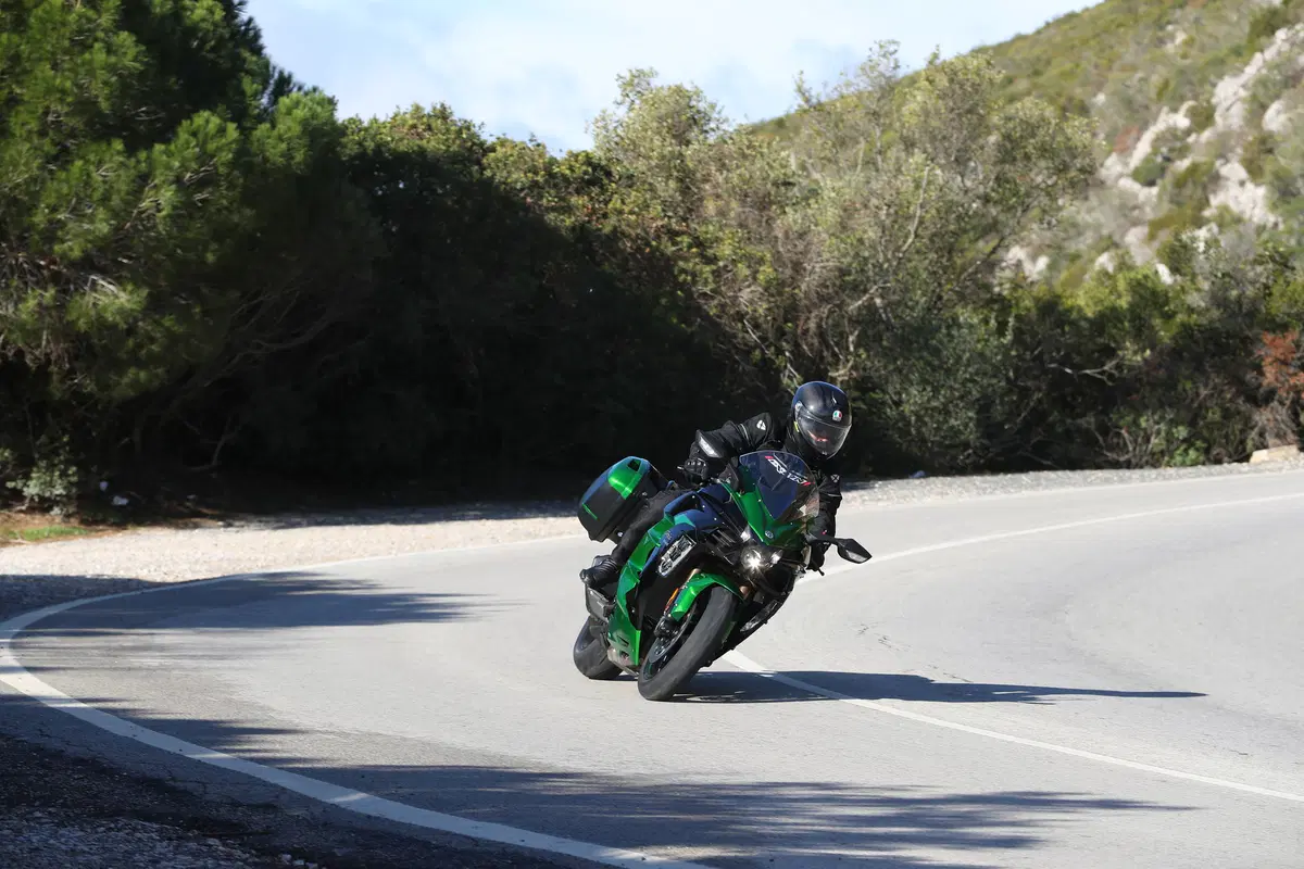 Kawasaki Ninja H2 SX (10)