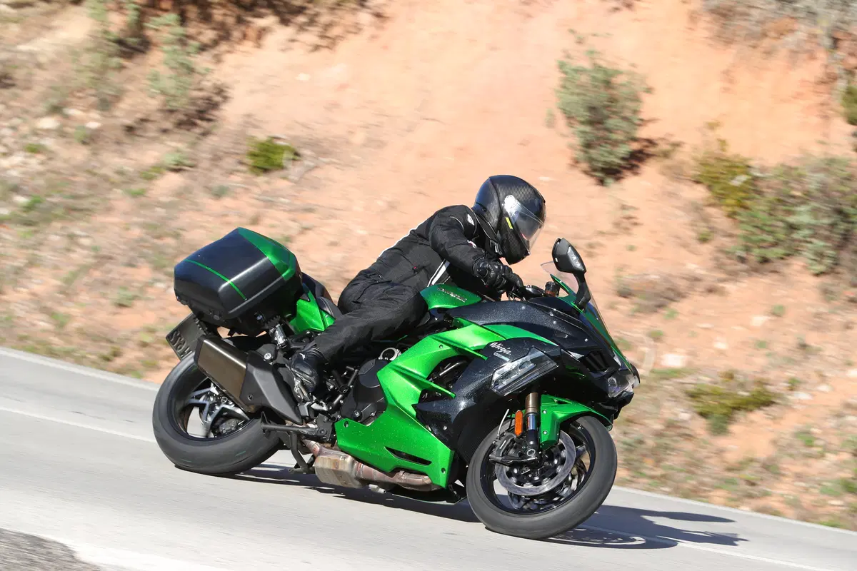 Kawasaki Ninja H2 SX (9)