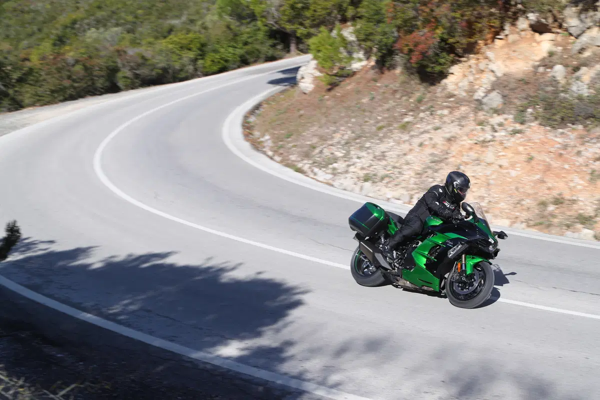 Kawasaki Ninja H2 SX (12)