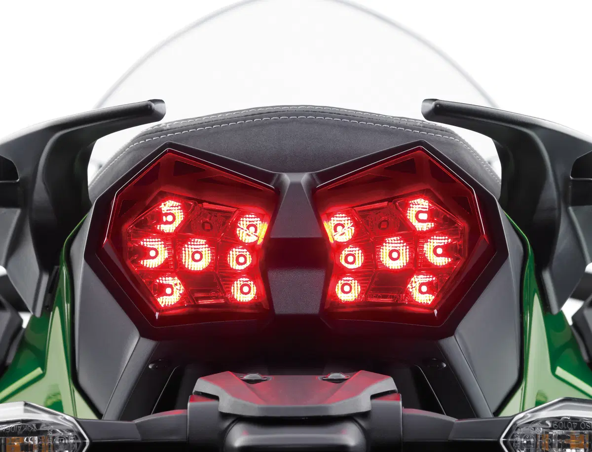 Kawasaki Ninja H2 SX (27)