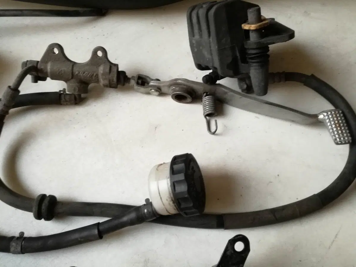 Ricambi vari originali Kawasaki ER-6F 2008 (3)