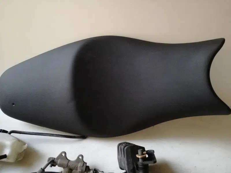 Ricambi vari originali Kawasaki ER-6F 2008 (11)