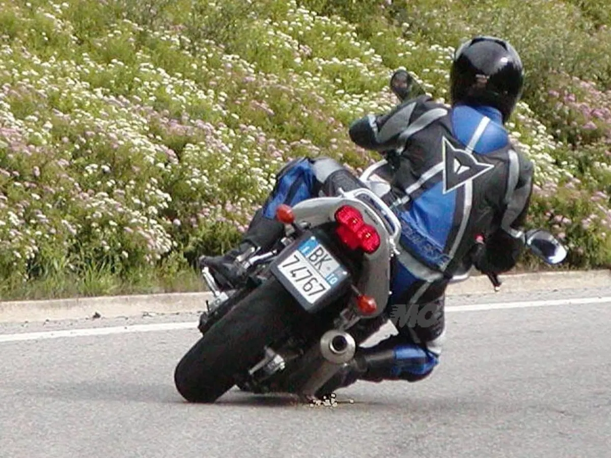 SUZUKI GSF 600 Bandit S (6)