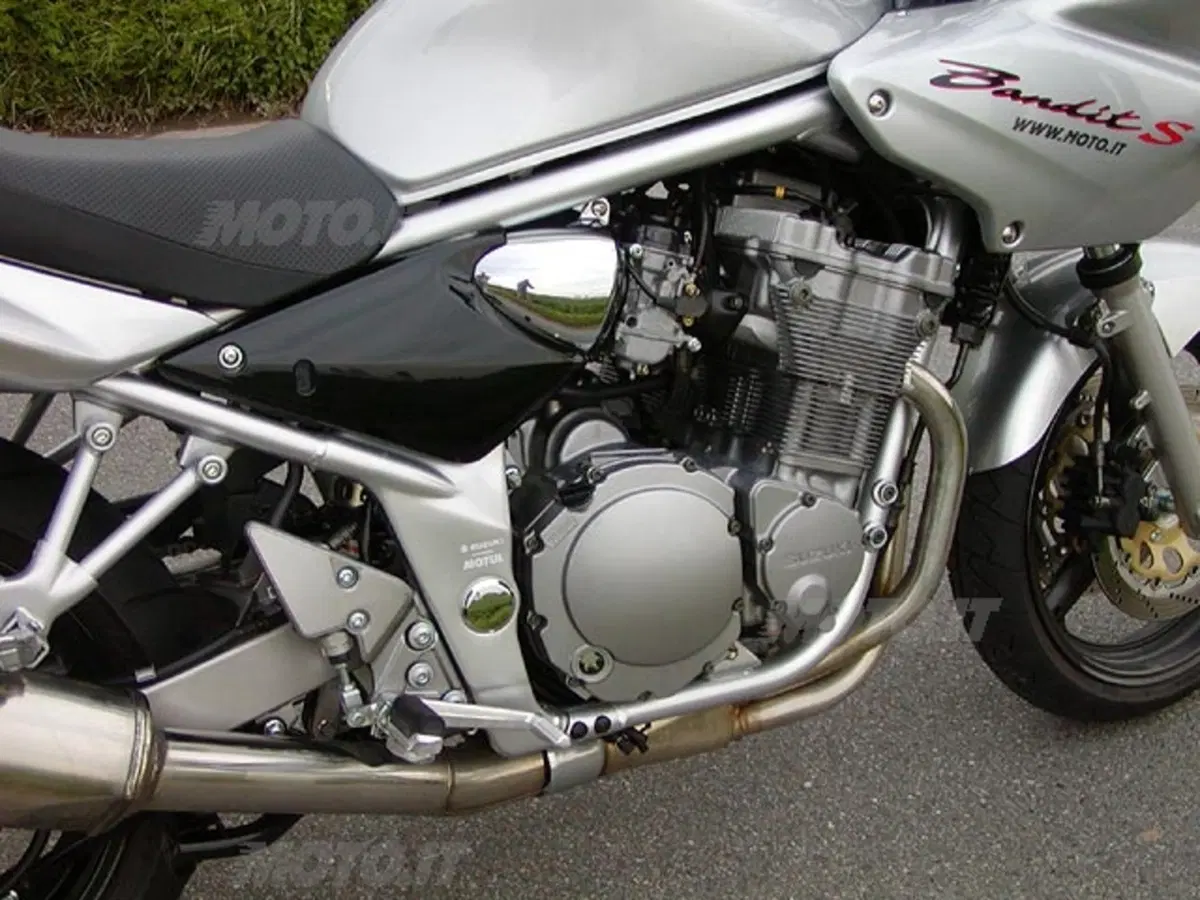 SUZUKI GSF 600 Bandit S (8)
