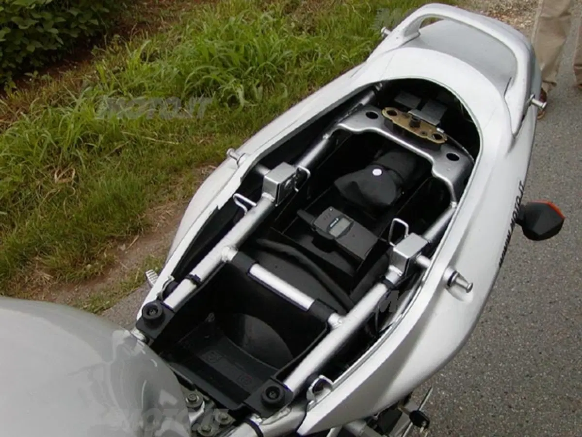 SUZUKI GSF 600 Bandit S (11)