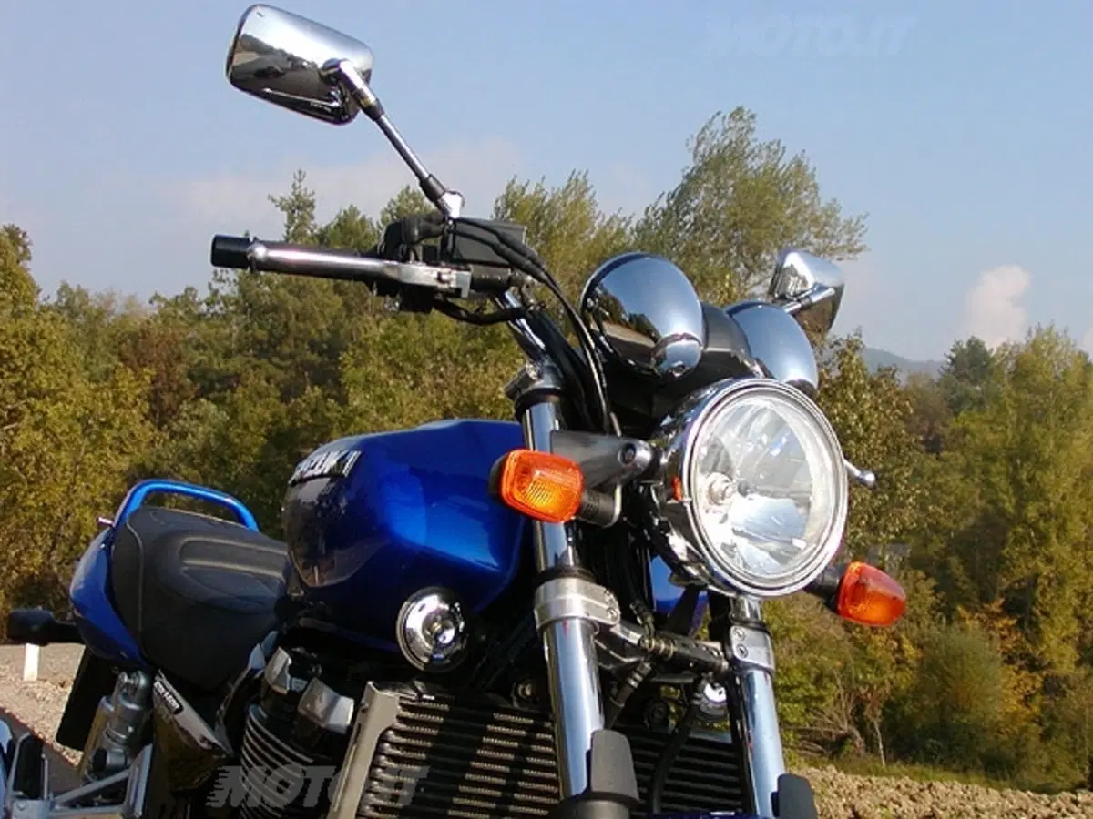 SUZUKI GSX 1400 (5)