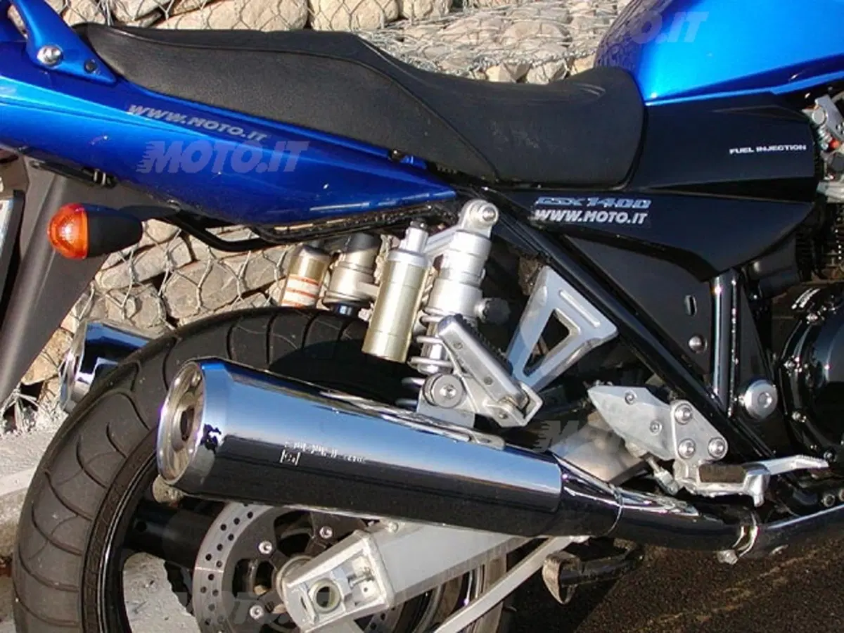 SUZUKI GSX 1400 (12)