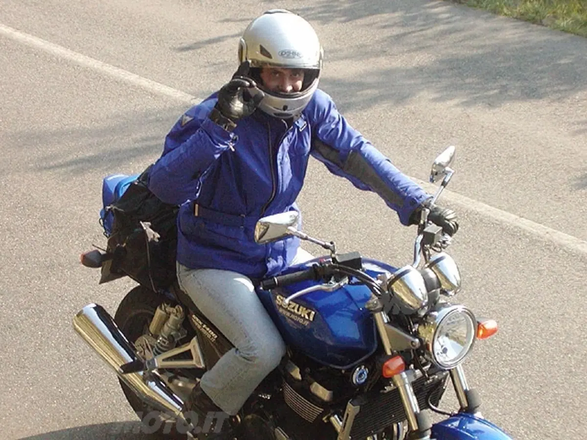 SUZUKI GSX 1400 (17)