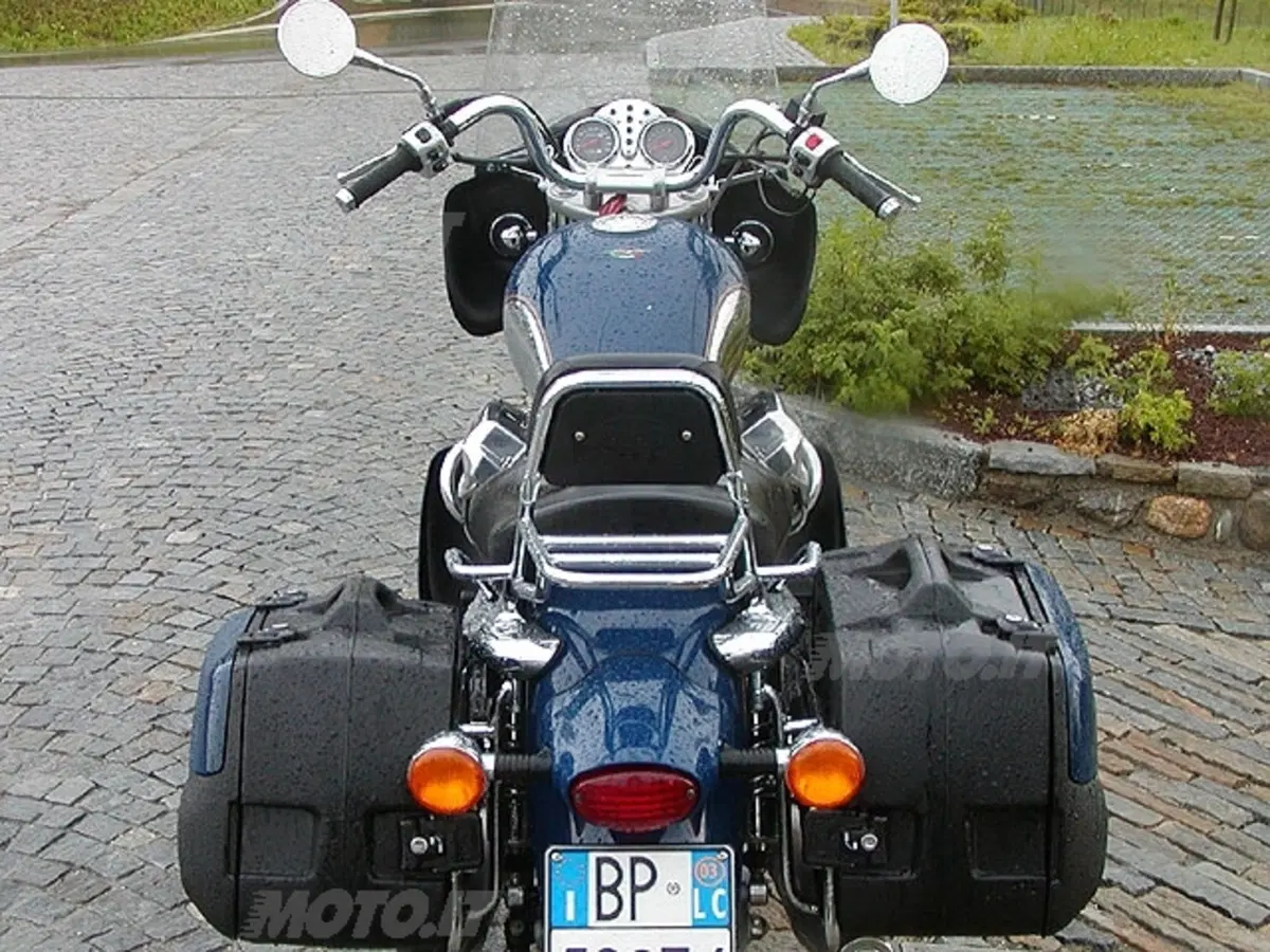 MOTO GUZZI California EV Touring (4)