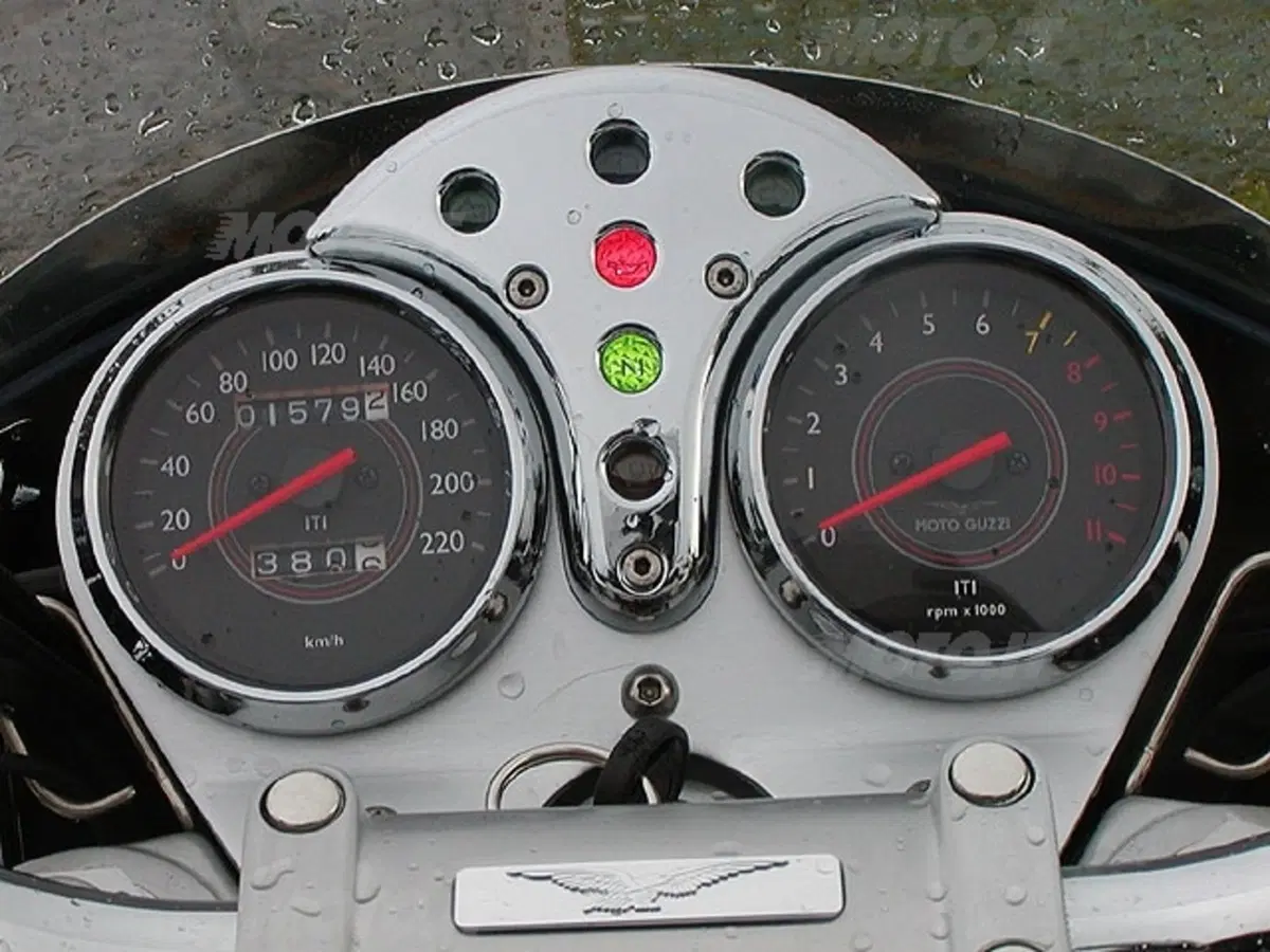 MOTO GUZZI California EV Touring (12)