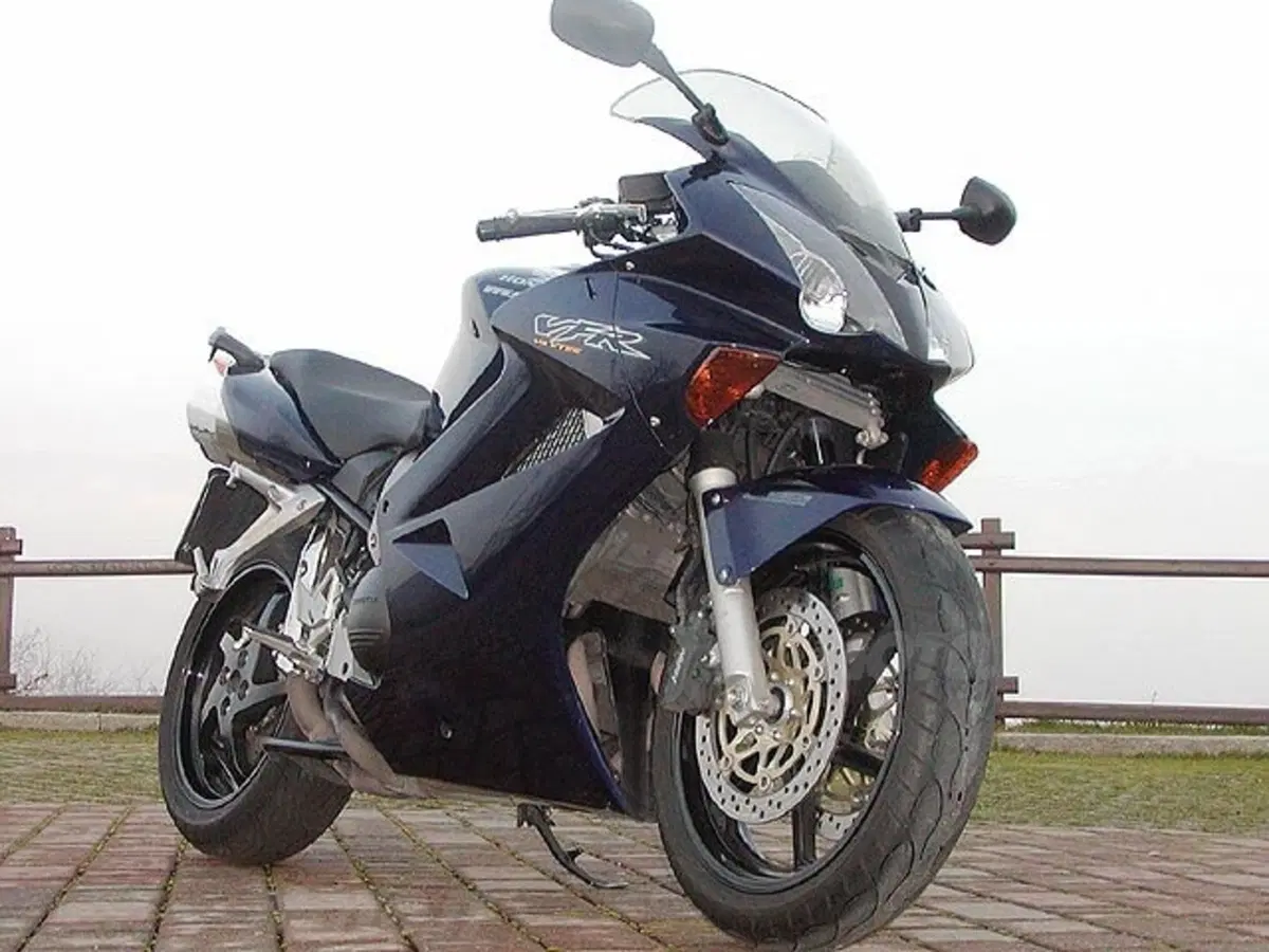 HONDA VFR (3)