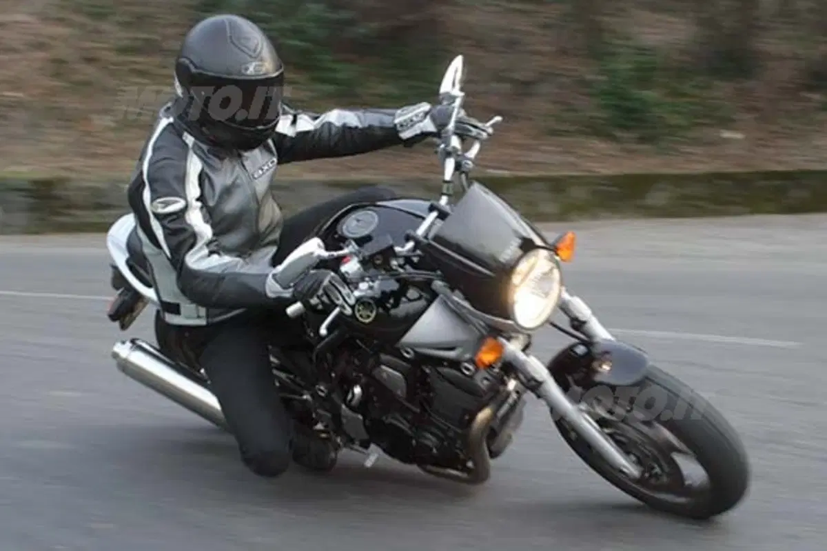 YAMAHA BT 1100 Bulldog (2)