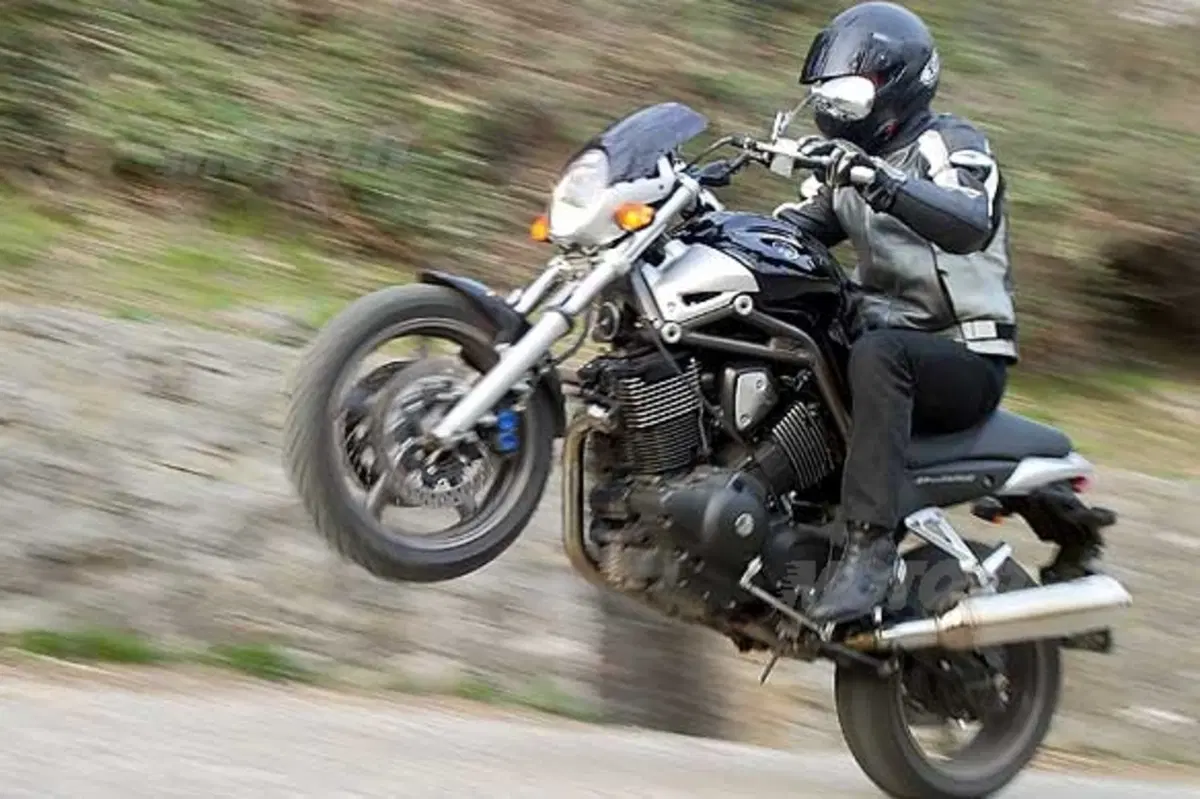 YAMAHA BT 1100 Bulldog (6)