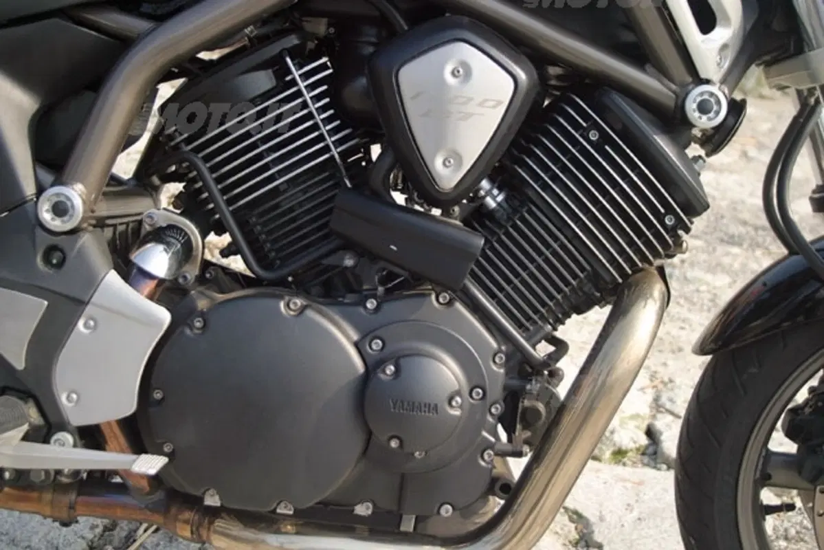 YAMAHA BT 1100 Bulldog (13)