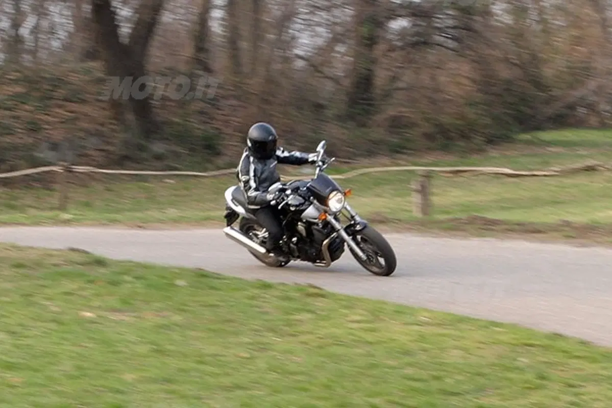 YAMAHA BT 1100 Bulldog (21)