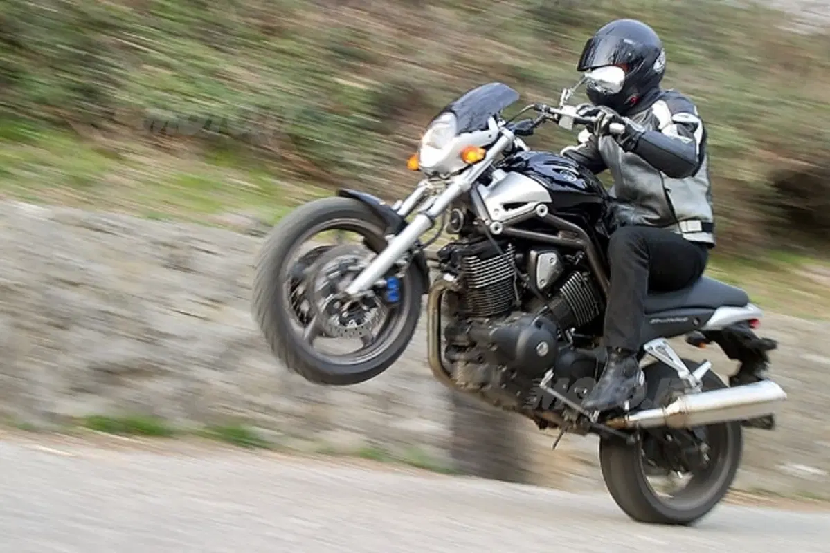 YAMAHA BT 1100 Bulldog (24)