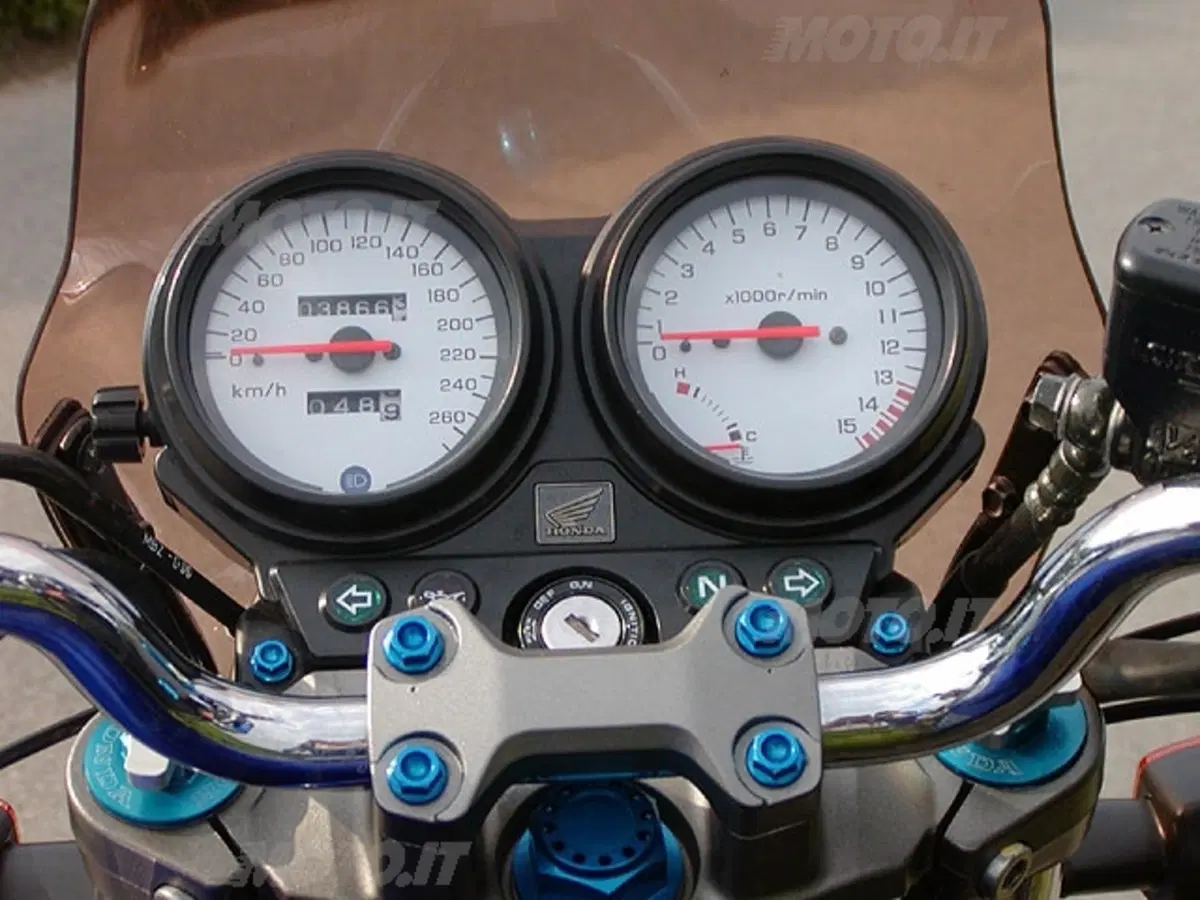 HONDA CB 600 F Hornet (8)