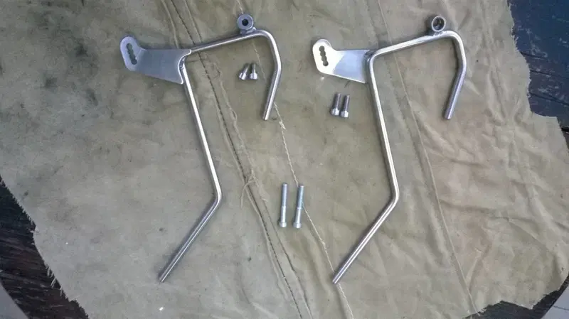 Supporti parabrezza Moto Guzzi (5)