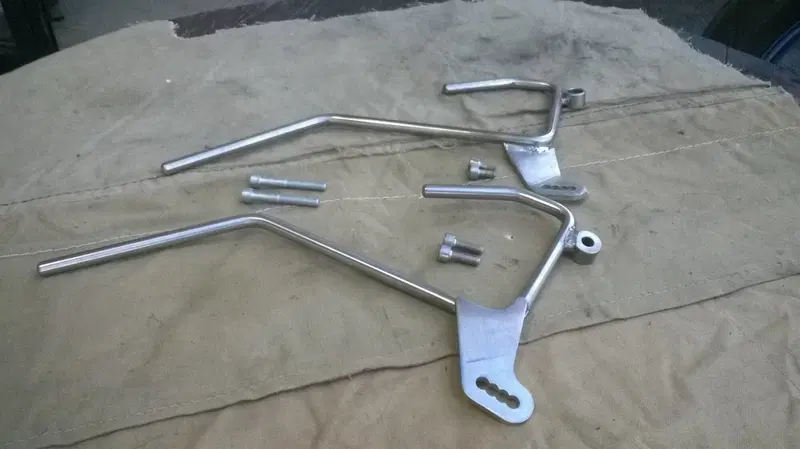 Supporti parabrezza Moto Guzzi (2)