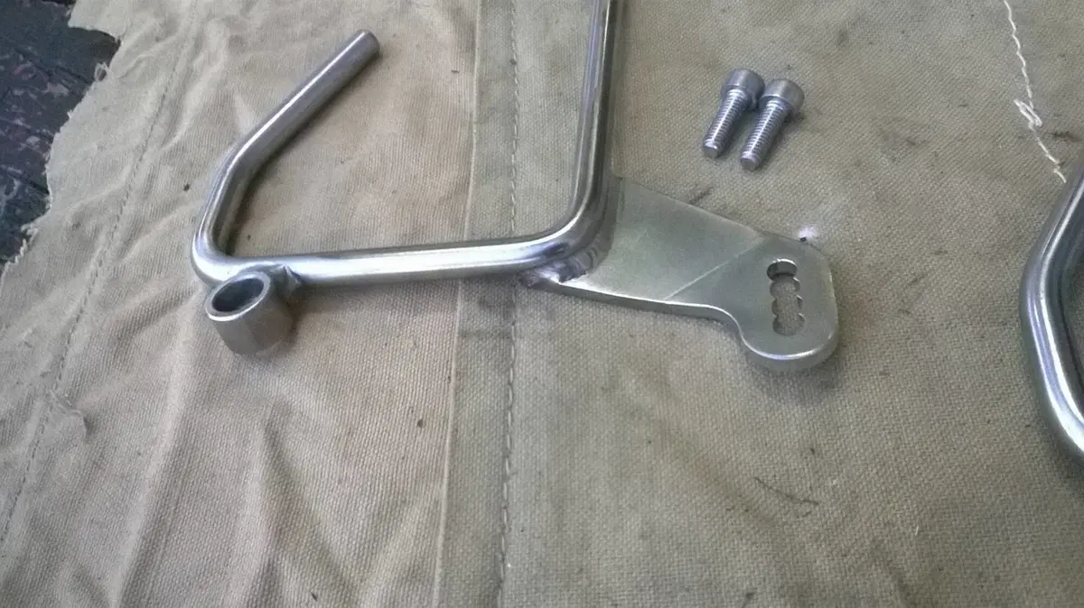 Supporti parabrezza Moto Guzzi (4)