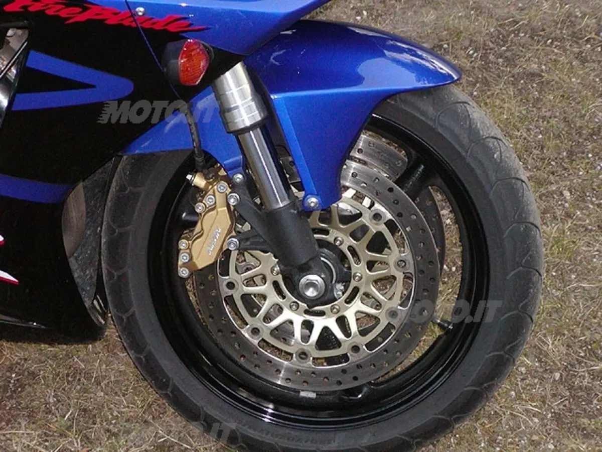 HONDA CBR 900 RR (6)