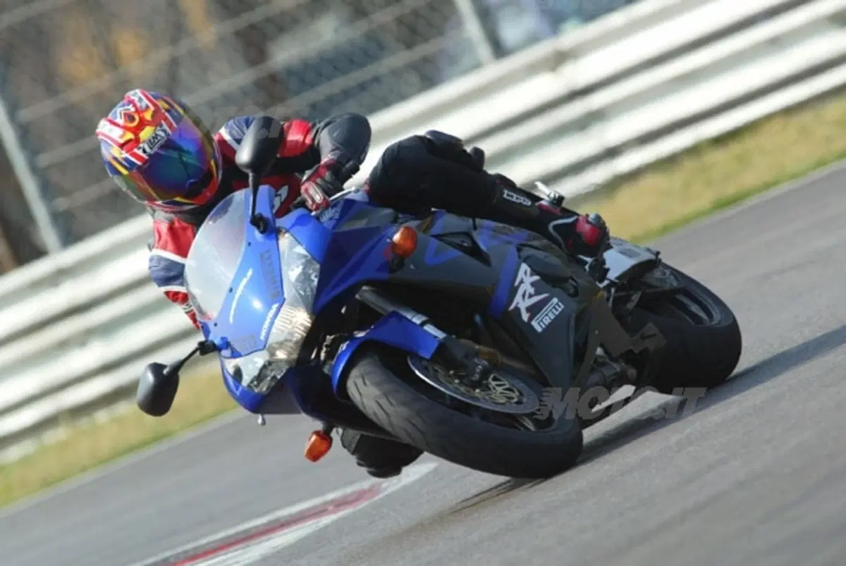 HONDA CBR 900 RR (11)