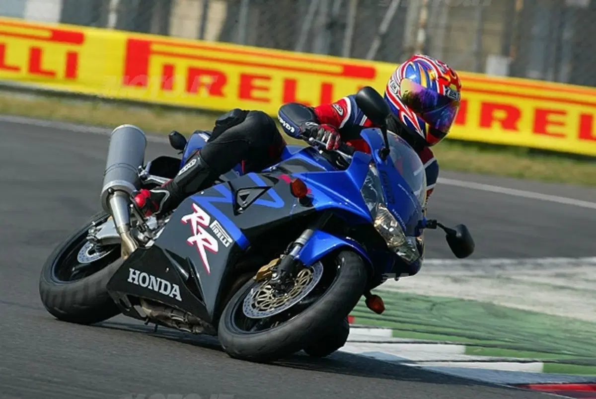 HONDA CBR 900 RR (16)