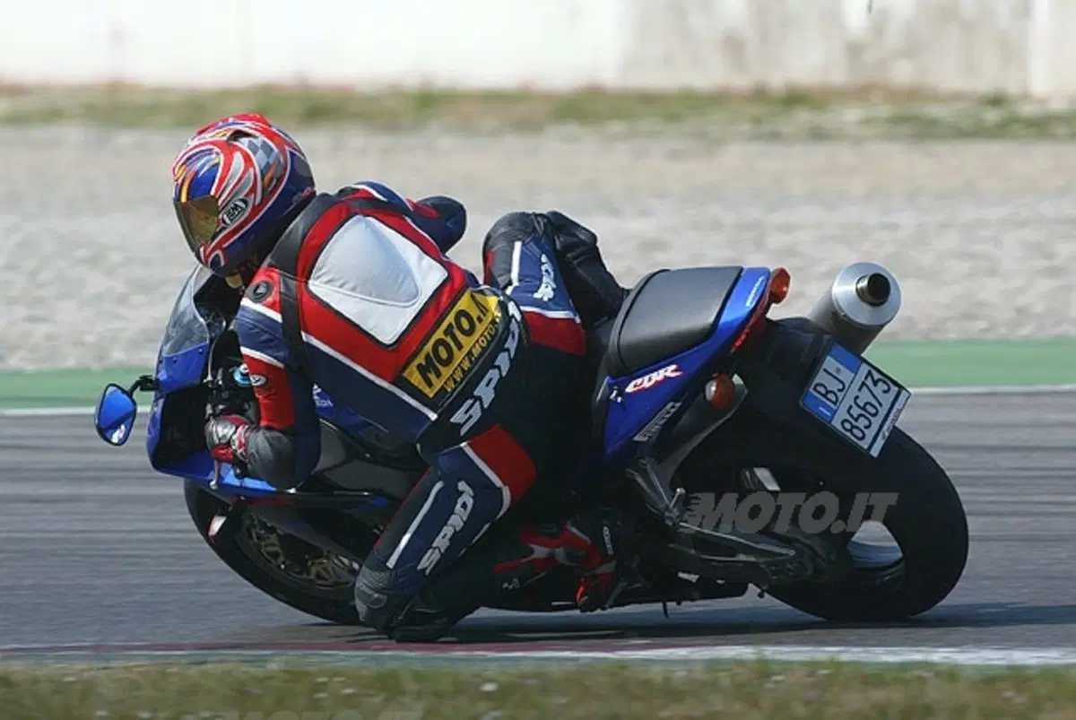 HONDA CBR 900 RR (17)