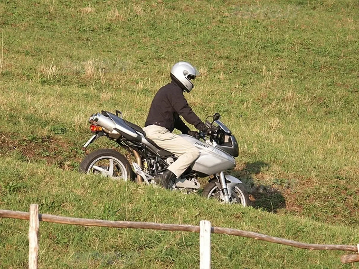 DUCATI Multistrada 1000 DS (26)