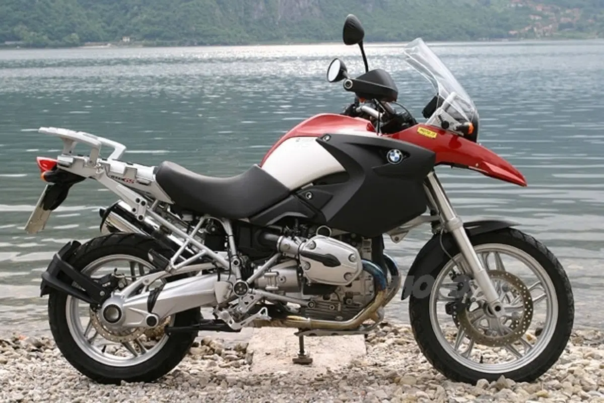 BMW R1200 GS e SUZUKI V-Strom 1000