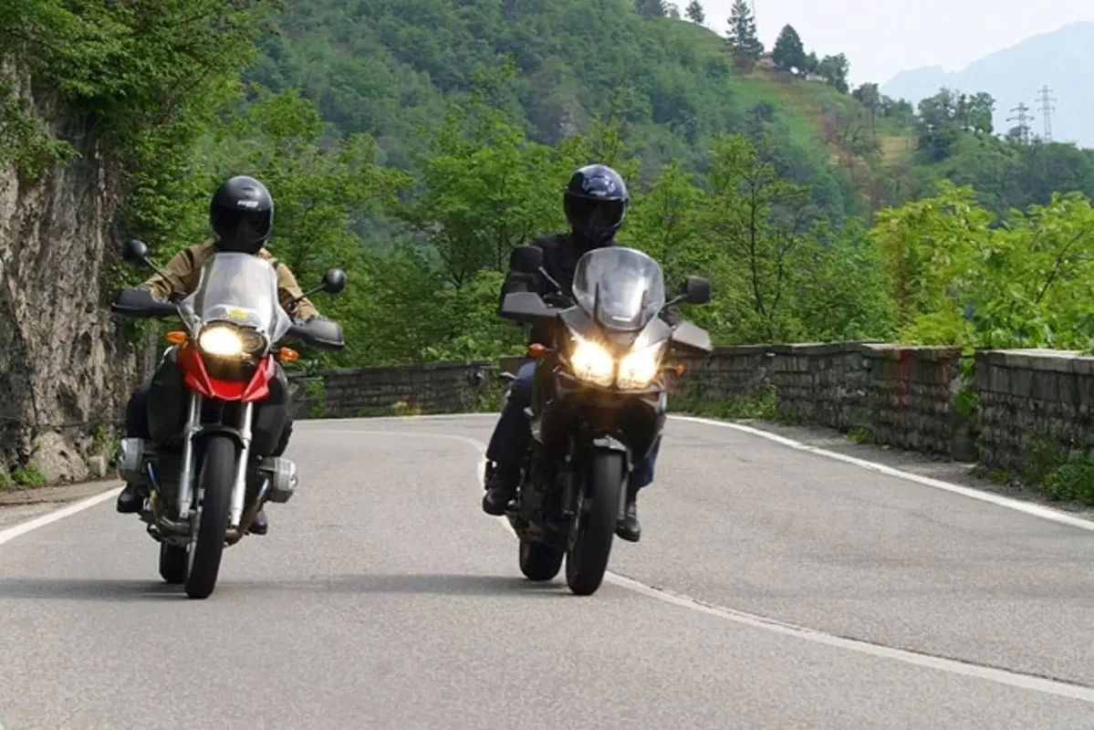 BMW R1200 GS e SUZUKI V-Strom 1000 (21)