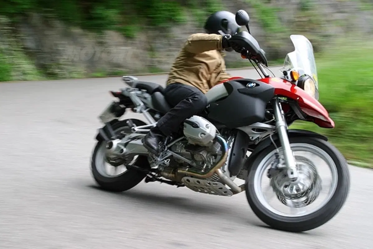 BMW R1200 GS e SUZUKI V-Strom 1000 (22)