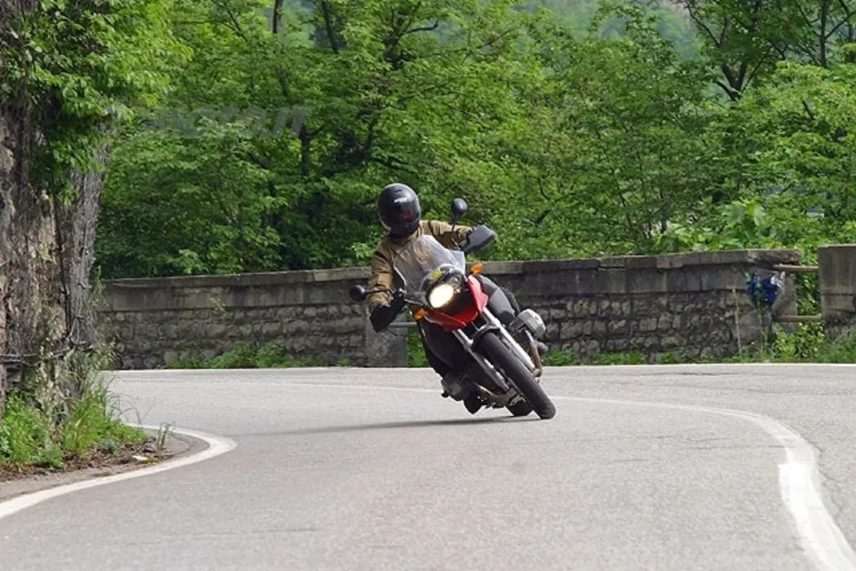 BMW R1200 GS e SUZUKI V-Strom 1000 (28)