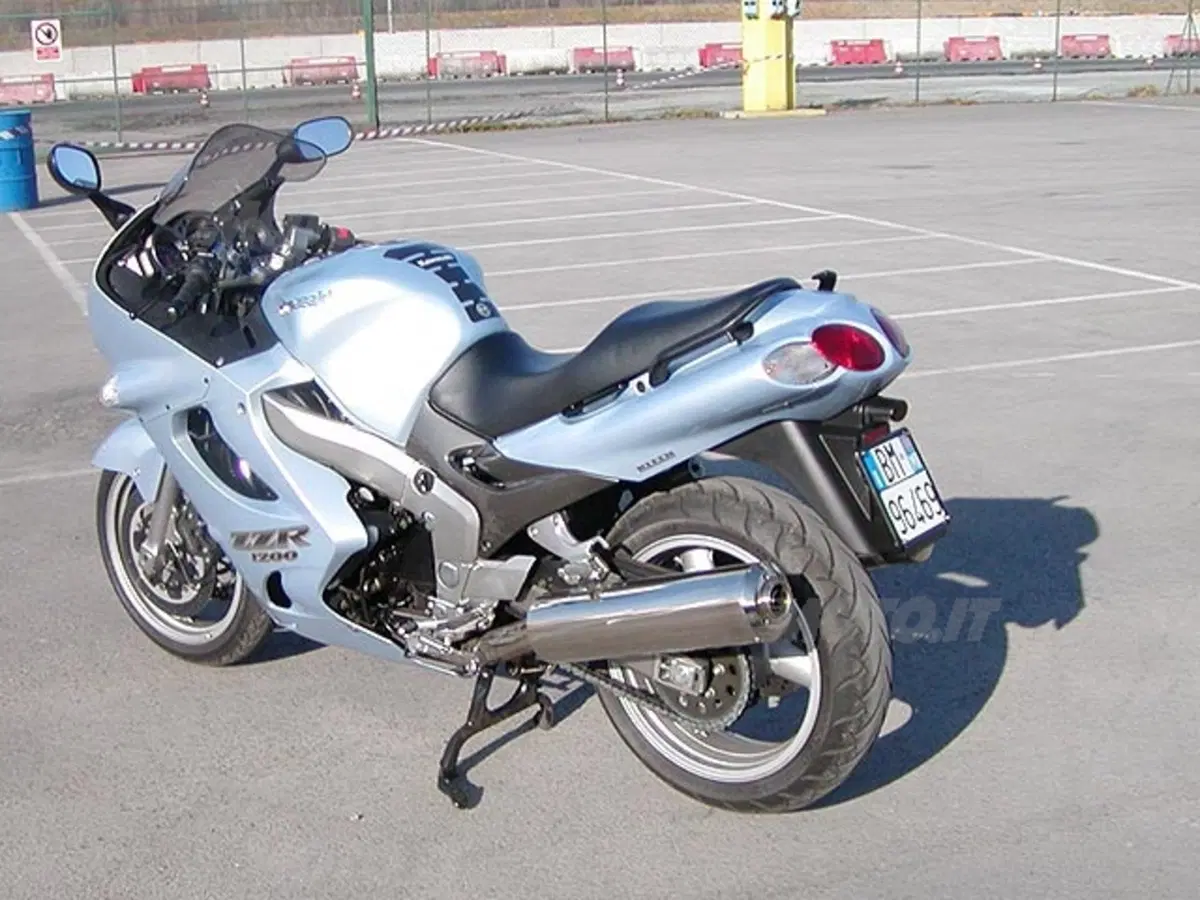 KAWASAKI ZZR 1200 e 600 (3)