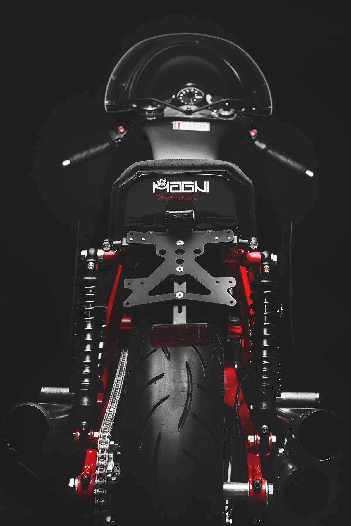 Magni “FiloRosso”. La MV 800 diventa “Black Edition” (11)
