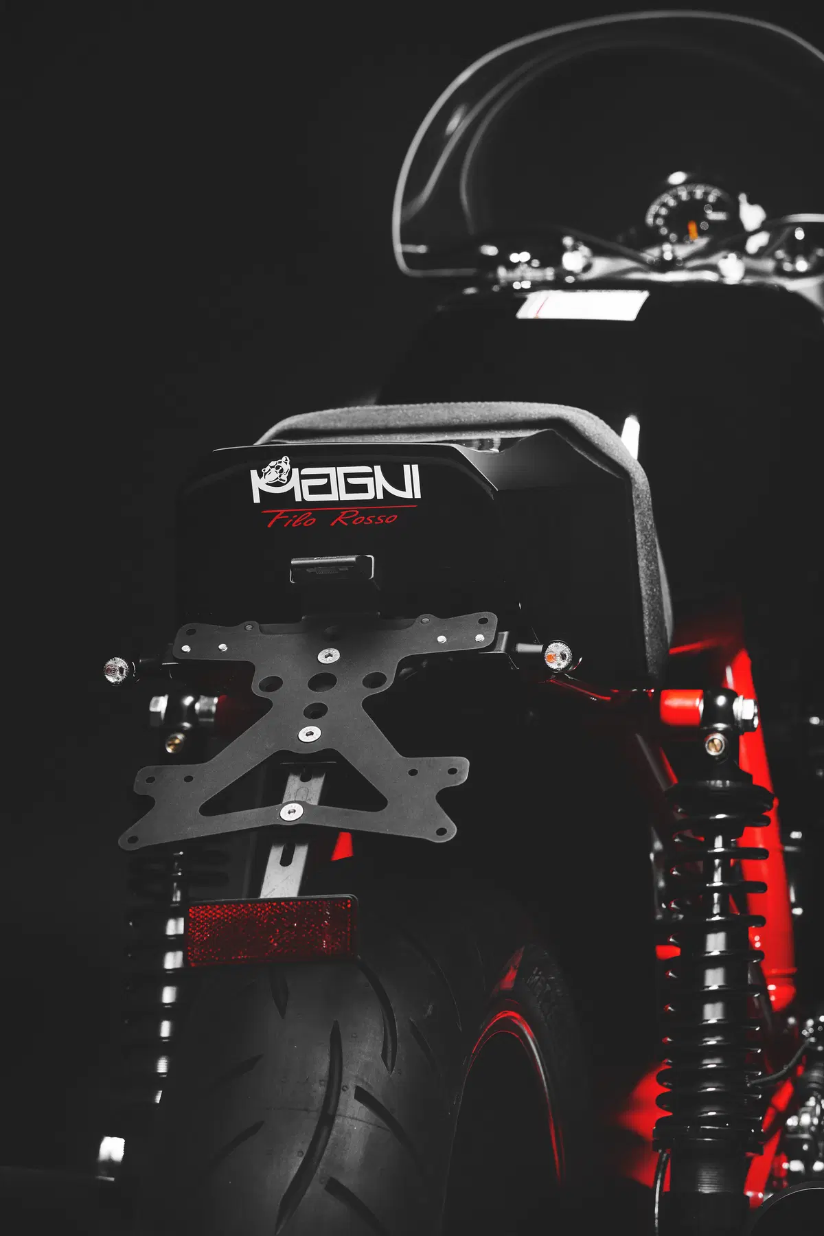 Magni “FiloRosso”. La MV 800 diventa “Black Edition” (10)