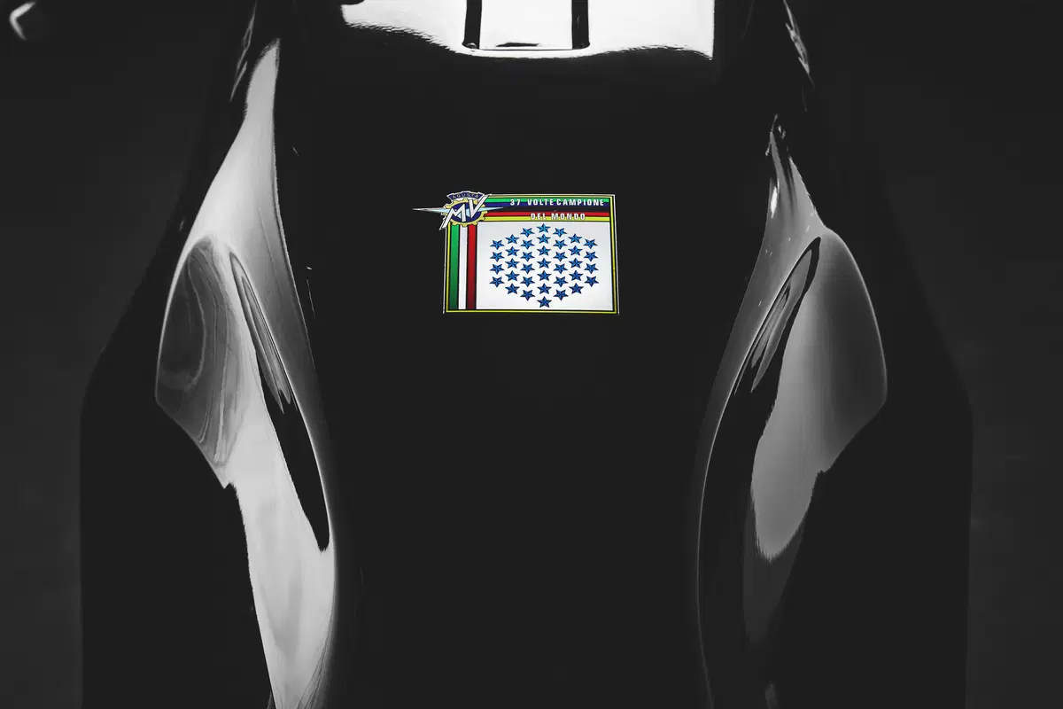 Magni “FiloRosso”. La MV 800 diventa “Black Edition” (8)
