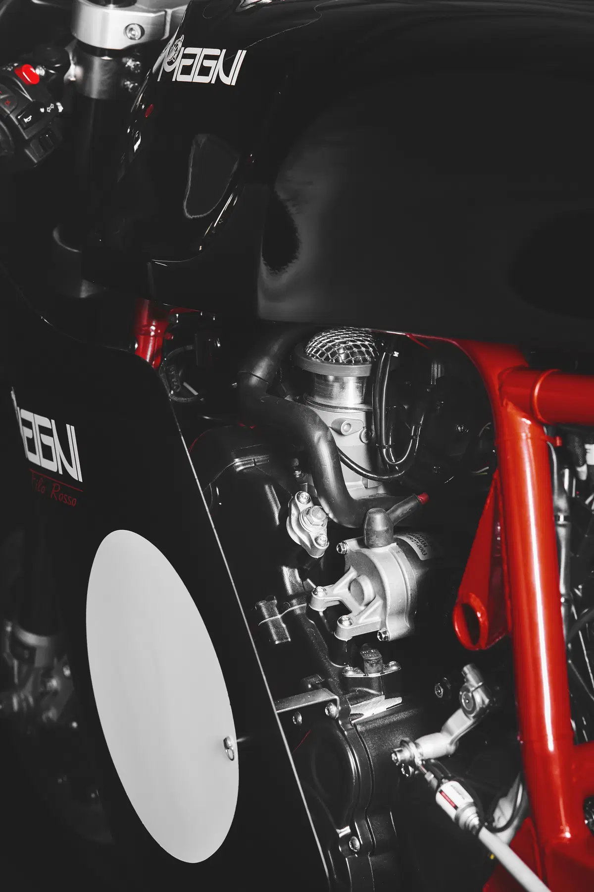 Magni “FiloRosso”. La MV 800 diventa “Black Edition” (9)