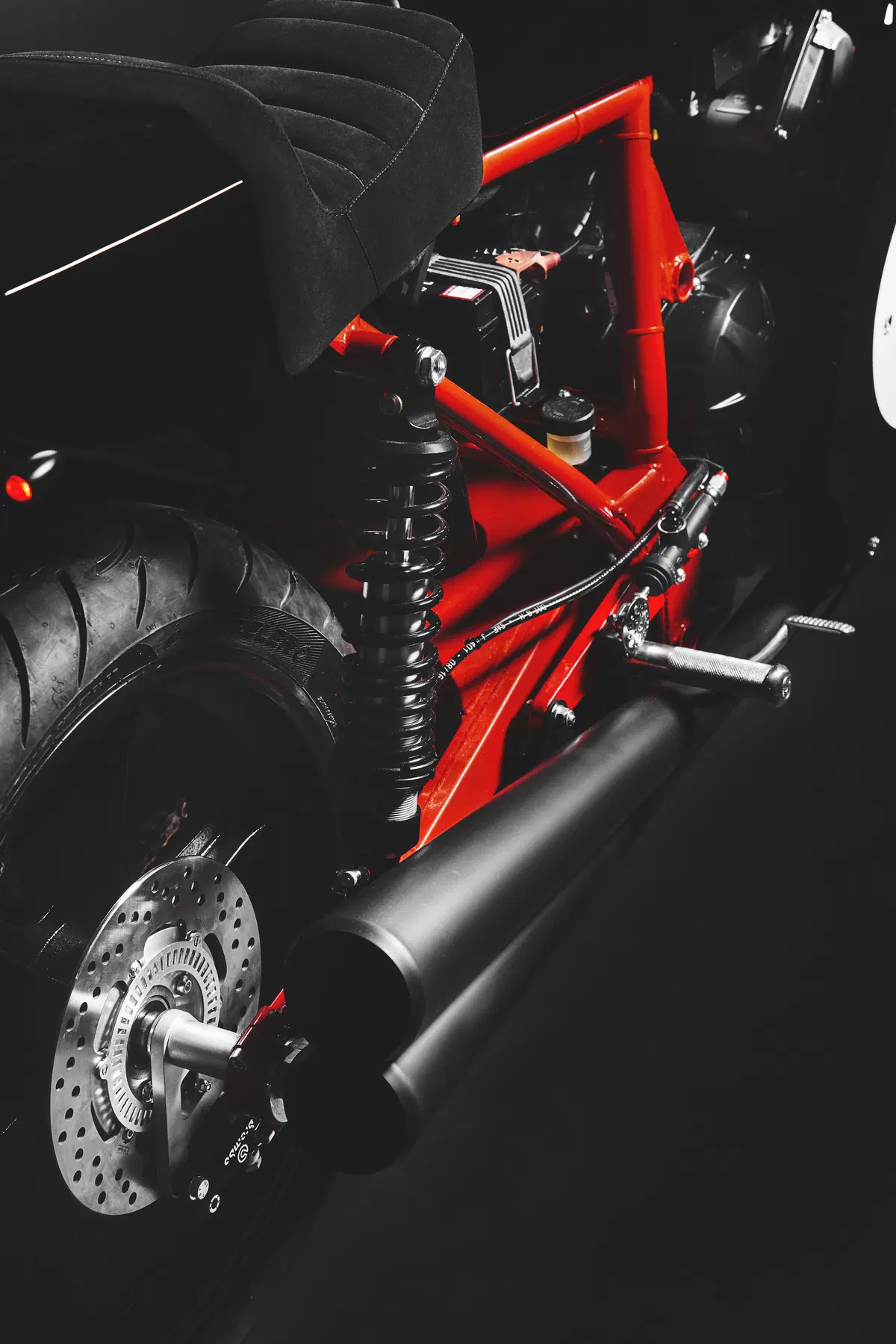 Magni “FiloRosso”. La MV 800 diventa “Black Edition” (13)
